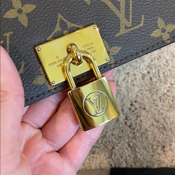 Authentic Louis Vuitton purse - Picture 9 of 15